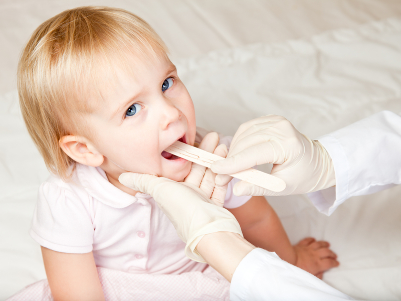 อาการของโรคในวัยเด็ก aphthous stomatitis